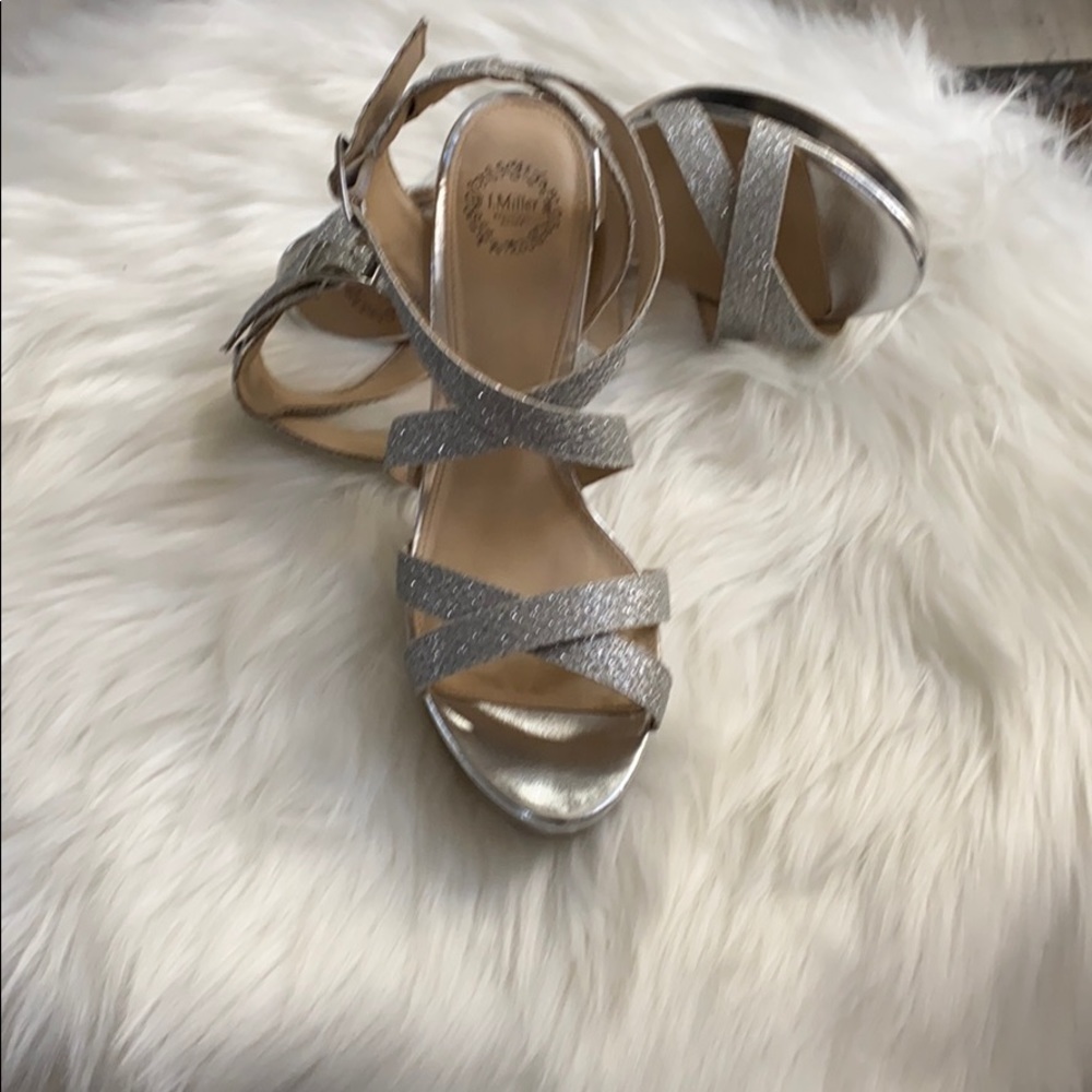 🖤🖤Cris Cross Strap Heels🖤🖤